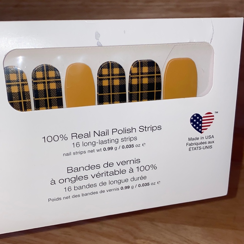 “Breaking Plaid” Color Street, 100% Nail Polish Strips